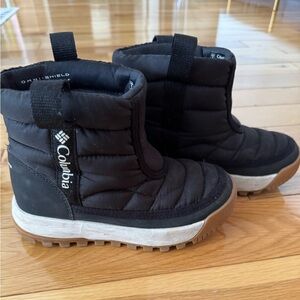 Columbia Kids Black pull-on Snow Boots. Little kids size 1.